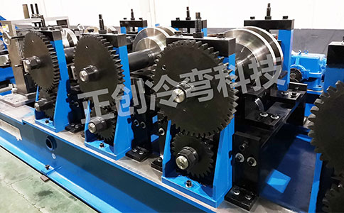 汽車車廂板的設(shè)備構(gòu)成和結(jié)構(gòu)特點是什么？